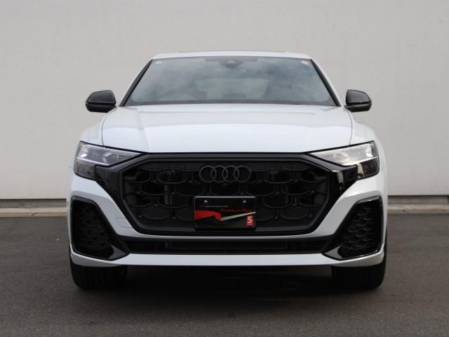 Q8 50TDIquattro S lineP レザーPコンフォートアシスタンスP パノラマサンルーフ ブラックスタイリングP インテリアプラスP OLEDリヤライトドアエントリーライト(2枚目)