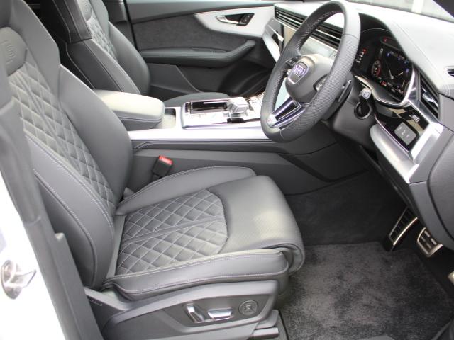 Q8 50TDIquattro S lineP レザーPコンフォートアシスタンスP パノラマサンルーフ ブラックスタイリングP インテリアプラスP OLEDリヤライトドアエントリーライト(14枚目)