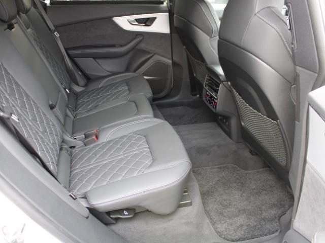 Q8 50TDIquattro S lineP レザーPコンフォートアシスタンスP パノラマサンルーフ ブラックスタイリングP インテリアプラスP OLEDリヤライトドアエントリーライト(15枚目)