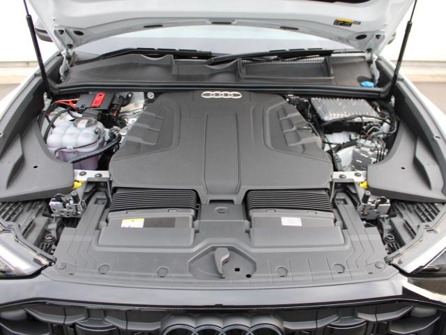 Q8 50TDIquattro S lineP レザーPコンフォートアシスタンスP パノラマサンルーフ ブラックスタイリングP インテリアプラスP OLEDリヤライトドアエントリーライト(16枚目)