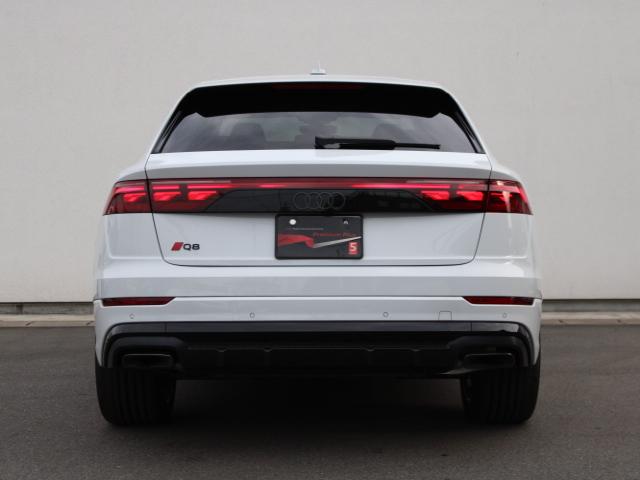 Q8 50TDIquattro S lineP レザーPコンフォートアシスタンスP パノラマサンルーフ ブラックスタイリングP インテリアプラスP OLEDリヤライトドアエントリーライト(17枚目)