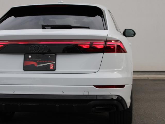 Q8 50TDIquattro S lineP レザーPコンフォートアシスタンスP パノラマサンルーフ ブラックスタイリングP インテリアプラスP OLEDリヤライトドアエントリーライト(18枚目)