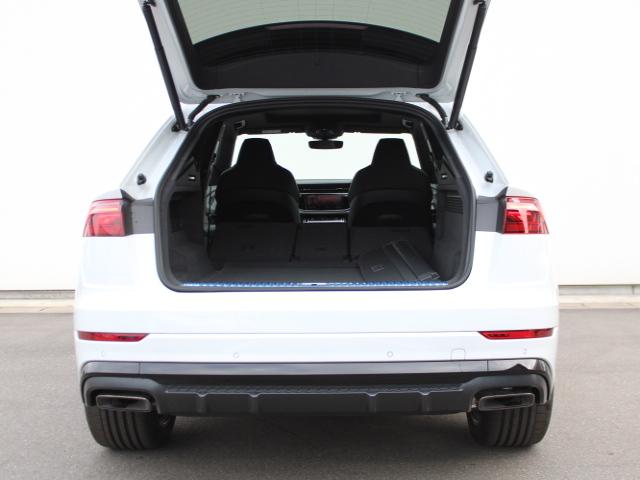 Q8 50TDIquattro S lineP レザーPコンフォートアシスタンスP パノラマサンルーフ ブラックスタイリングP インテリアプラスP OLEDリヤライトドアエントリーライト(21枚目)