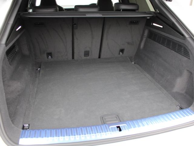 Q8 50TDIquattro S lineP レザーPコンフォートアシスタンスP パノラマサンルーフ ブラックスタイリングP インテリアプラスP OLEDリヤライトドアエントリーライト(22枚目)