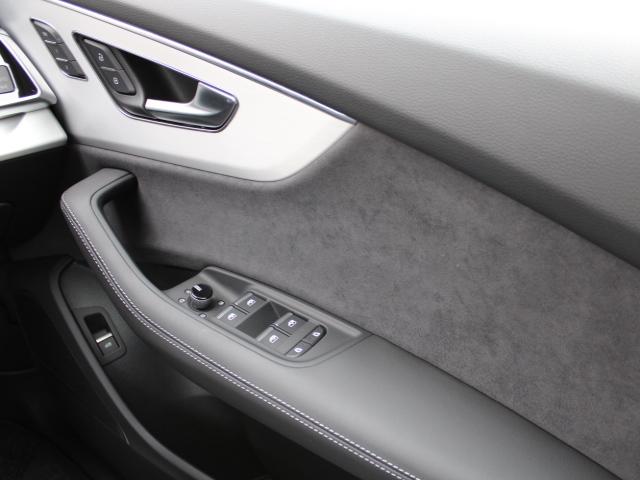 Q8 50TDIquattro S lineP レザーPコンフォートアシスタンスP パノラマサンルーフ ブラックスタイリングP インテリアプラスP OLEDリヤライトドアエントリーライト(35枚目)