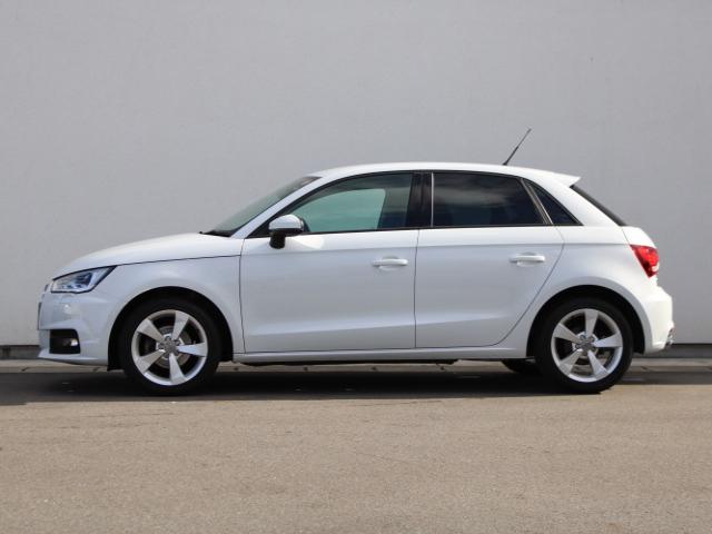 Ａ１スポーツバック １．０ＴＦＳＩスポーツ　ＭＭＩナビゲーション　アドバンストキーシステム　オートマチックエアコンディショナー（3枚目）