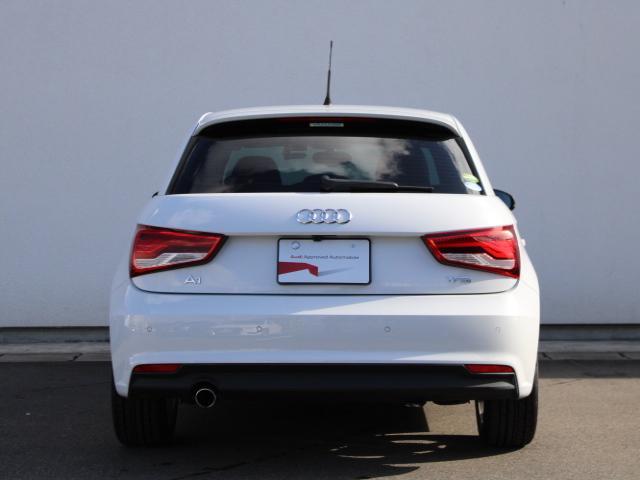 Ａ１スポーツバック １．０ＴＦＳＩスポーツ　ＭＭＩナビゲーション　アドバンストキーシステム　オートマチックエアコンディショナー（4枚目）