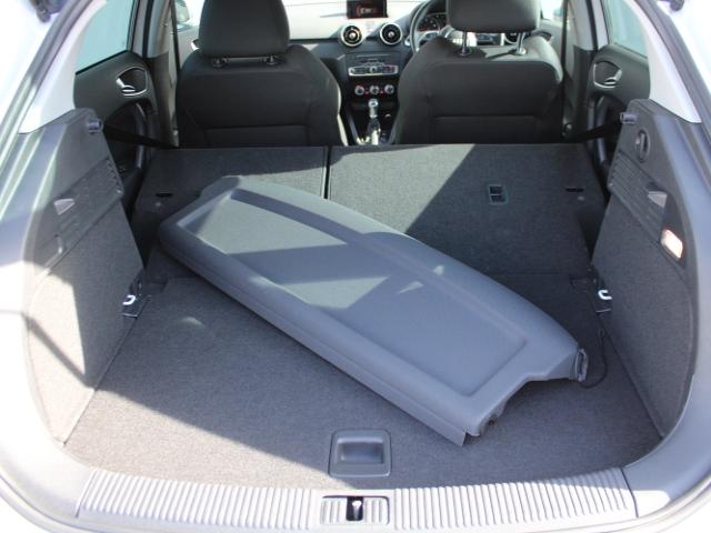 Ａ１スポーツバック １．０ＴＦＳＩスポーツ　ＭＭＩナビゲーション　アドバンストキーシステム　オートマチックエアコンディショナー（14枚目）