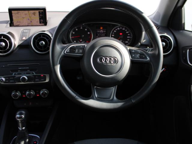 Ａ１スポーツバック １．０ＴＦＳＩスポーツ　ＭＭＩナビゲーション　アドバンストキーシステム　オートマチックエアコンディショナー（38枚目）