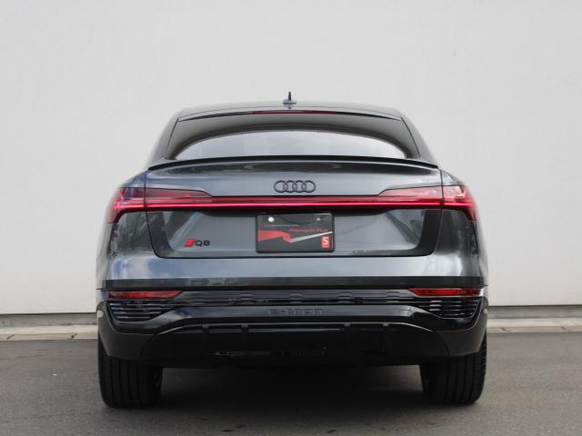 Q8スポーツバック e-トロン 55e-トロンクワトロ Sライン サイレンスP インテリアP Audirings&ブラックスタイリングP 電動リアゲート エアサス CARPLAY ETC ACC シートヒーターF/R(5枚目)