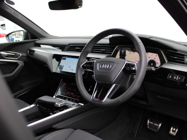 Q8スポーツバック e-トロン 55e-トロンクワトロ Sライン サイレンスP インテリアP Audirings&ブラックスタイリングP 電動リアゲート エアサス CARPLAY ETC ACC シートヒーターF/R(10枚目)