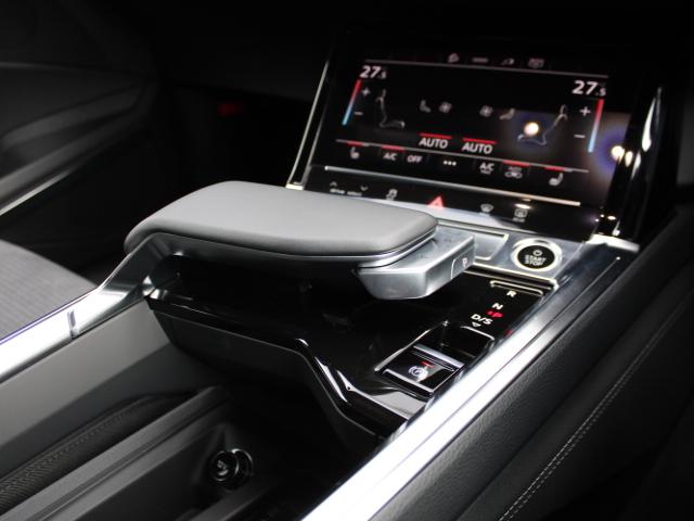 Q8スポーツバック e-トロン 55e-トロンクワトロ Sライン サイレンスP インテリアP Audirings&ブラックスタイリングP 電動リアゲート エアサス CARPLAY ETC ACC シートヒーターF/R(16枚目)