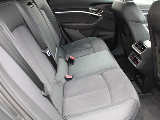 Q8スポーツバック e-トロン 55e-トロンクワトロ Sライン サイレンスP インテリアP Audirings&ブラックスタイリングP 電動リアゲート エアサス CARPLAY ETC ACC シートヒーターF/R(21枚目)