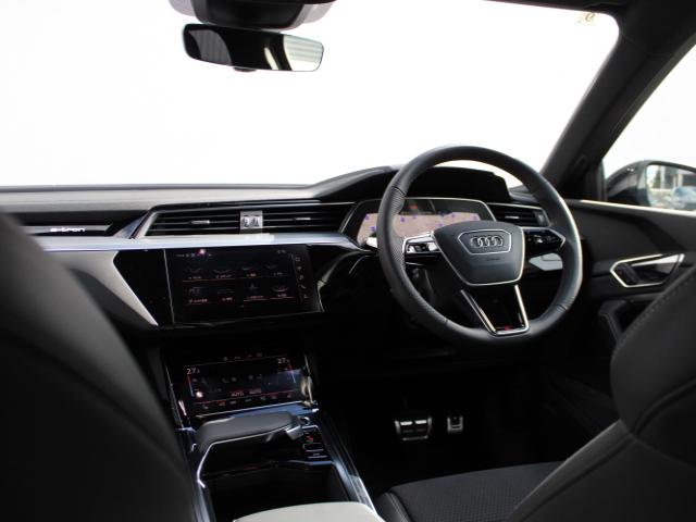 Q8スポーツバック e-トロン 55e-トロンクワトロ Sライン サイレンスP インテリアP Audirings&ブラックスタイリングP 電動リアゲート エアサス CARPLAY ETC ACC シートヒーターF/R(27枚目)