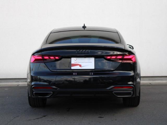 Ａ５スポーツバック ブラックスタイルプラス　コンフォートＰ　Ａｕｄｉ　ｒｉｎｇｓ＆ブラックスタイリングＰ　ワイヤレスチャージング　サラウンドビューカメラ／パークアシスト　電動リアゲート　マルチカラーアンビエントライト（5枚目）