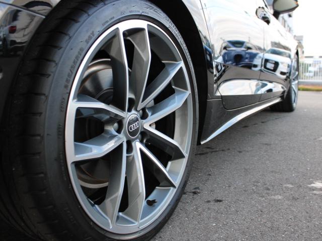 Ａ５スポーツバック ブラックスタイルプラス　コンフォートＰ　Ａｕｄｉ　ｒｉｎｇｓ＆ブラックスタイリングＰ　ワイヤレスチャージング　サラウンドビューカメラ／パークアシスト　電動リアゲート　マルチカラーアンビエントライト（12枚目）