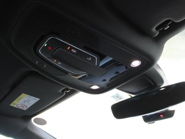 Ａ５スポーツバック ブラックスタイルプラス　コンフォートＰ　Ａｕｄｉ　ｒｉｎｇｓ＆ブラックスタイリングＰ　ワイヤレスチャージング　サラウンドビューカメラ／パークアシスト　電動リアゲート　マルチカラーアンビエントライト（16枚目）