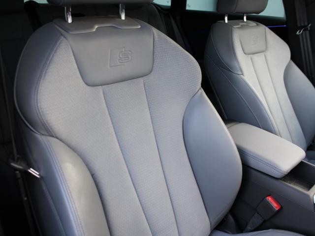 Ａ５スポーツバック ブラックスタイルプラス　コンフォートＰ　Ａｕｄｉ　ｒｉｎｇｓ＆ブラックスタイリングＰ　ワイヤレスチャージング　サラウンドビューカメラ／パークアシスト　電動リアゲート　マルチカラーアンビエントライト（18枚目）