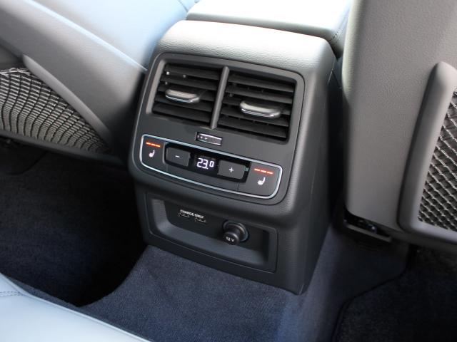 Ａ５スポーツバック ブラックスタイルプラス　コンフォートＰ　Ａｕｄｉ　ｒｉｎｇｓ＆ブラックスタイリングＰ　ワイヤレスチャージング　サラウンドビューカメラ／パークアシスト　電動リアゲート　マルチカラーアンビエントライト（22枚目）