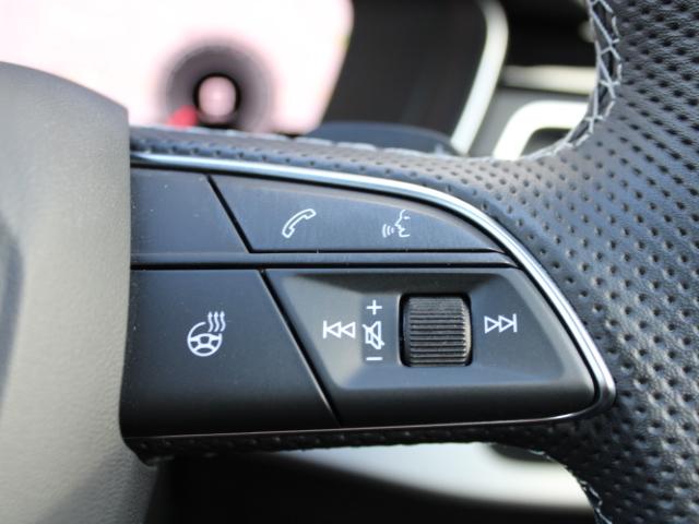 Ａ５スポーツバック ブラックスタイルプラス　コンフォートＰ　Ａｕｄｉ　ｒｉｎｇｓ＆ブラックスタイリングＰ　ワイヤレスチャージング　サラウンドビューカメラ／パークアシスト　電動リアゲート　マルチカラーアンビエントライト（29枚目）