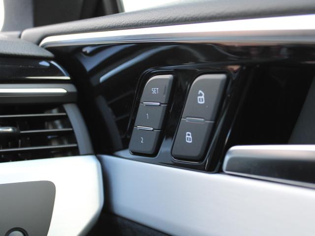 Ａ５スポーツバック ブラックスタイルプラス　コンフォートＰ　Ａｕｄｉ　ｒｉｎｇｓ＆ブラックスタイリングＰ　ワイヤレスチャージング　サラウンドビューカメラ／パークアシスト　電動リアゲート　マルチカラーアンビエントライト（30枚目）