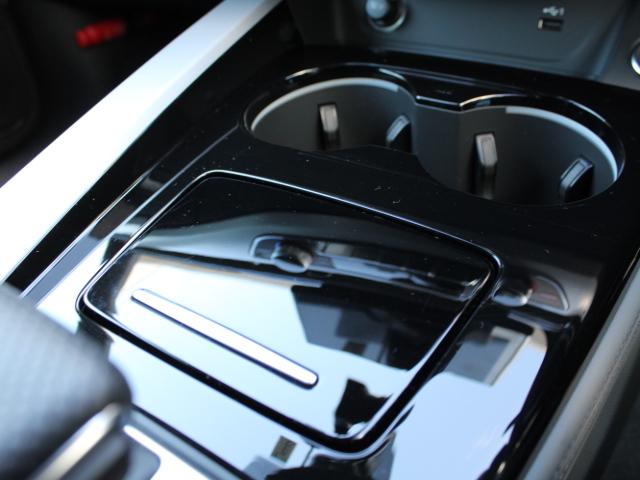 Ａ５スポーツバック ブラックスタイルプラス　コンフォートＰ　Ａｕｄｉ　ｒｉｎｇｓ＆ブラックスタイリングＰ　ワイヤレスチャージング　サラウンドビューカメラ／パークアシスト　電動リアゲート　マルチカラーアンビエントライト（42枚目）