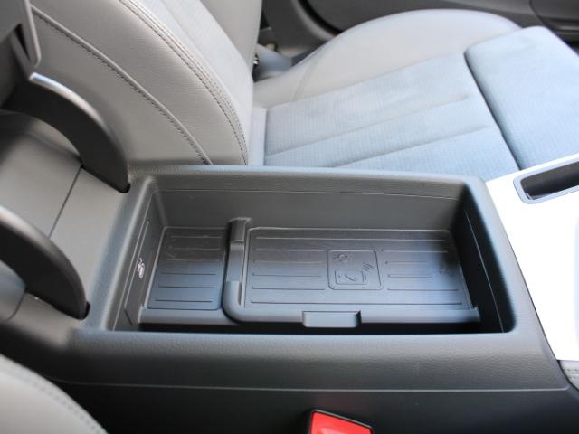 Ａ５スポーツバック ブラックスタイルプラス　コンフォートＰ　Ａｕｄｉ　ｒｉｎｇｓ＆ブラックスタイリングＰ　ワイヤレスチャージング　サラウンドビューカメラ／パークアシスト　電動リアゲート　マルチカラーアンビエントライト（45枚目）