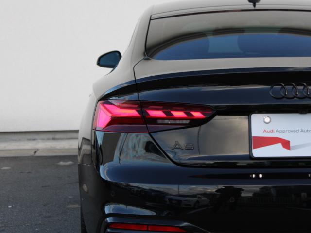 Ａ５スポーツバック ブラックスタイルプラス　コンフォートＰ　Ａｕｄｉ　ｒｉｎｇｓ＆ブラックスタイリングＰ　ワイヤレスチャージング　サラウンドビューカメラ／パークアシスト　電動リアゲート　マルチカラーアンビエントライト（49枚目）