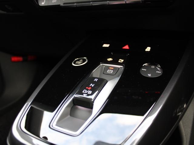 Q4スポーツバック e-トロン 40e-トロン Sライン SlineインテリアプラスP S line P 電動シート マルチカラーアンビエントライティング マトリクスLEDヘッドライト シートヒーター CARPLAY ETC ACC サイドアシスト(16枚目)