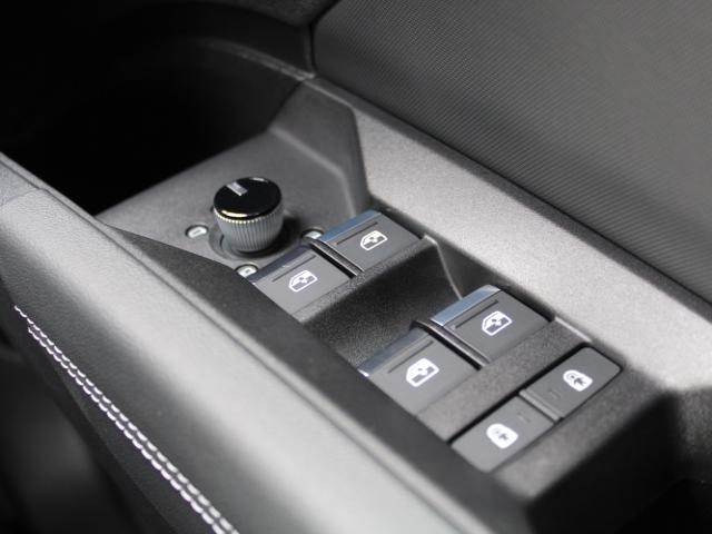 Q4スポーツバック e-トロン 40e-トロン Sライン SlineインテリアプラスP S line P 電動シート マルチカラーアンビエントライティング マトリクスLEDヘッドライト シートヒーター CARPLAY ETC ACC サイドアシスト(27枚目)