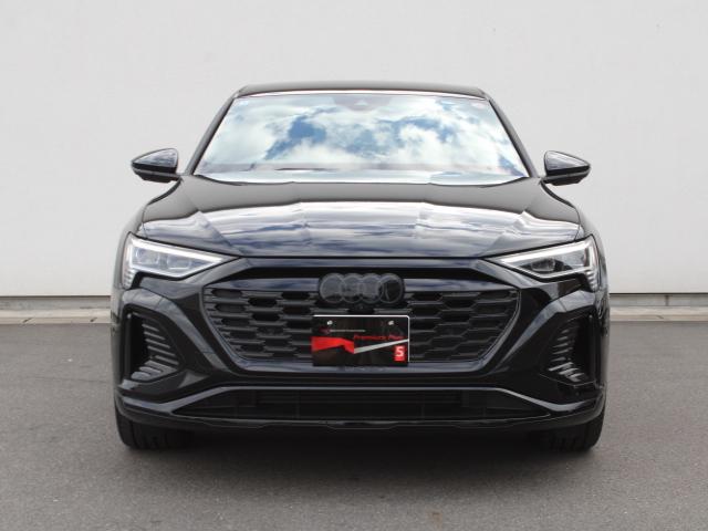Ｑ８スポーツバック ｅ－トロン ５５ｅ－トロンクワトロ　Ｓライン　サイレンスＰ　インテリアＰ　Ａｕｄｉｒｉｎｇｓ＆ブラックスタイリングＰ　サラウンドビュー　電動リアゲート　ＥＴＣ　ＣＡＲＰＬＡＹ　ＡＣＣ　サイドアシスト　オートホールド　シートヒーター（2枚目）
