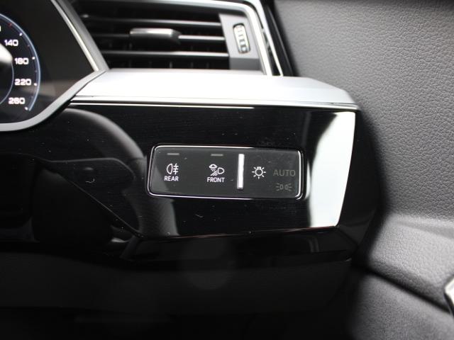 Ｑ８スポーツバック ｅ－トロン ５５ｅ－トロンクワトロ　Ｓライン　サイレンスＰ　インテリアＰ　Ａｕｄｉｒｉｎｇｓ＆ブラックスタイリングＰ　サラウンドビュー　電動リアゲート　ＥＴＣ　ＣＡＲＰＬＡＹ　ＡＣＣ　サイドアシスト　オートホールド　シートヒーター（33枚目）