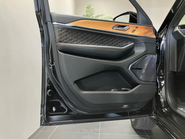 ジープ・グランドチェロキーＬ サミット　リザーブ　新車保証継承　整備付き　ＬＥＤヘッドライト　バックモニター　レザーシート　４ＷＤ　アダプティブクルーズコントロール　アップルカープレイ　パークセンサー　純正メモリナビ（23枚目）