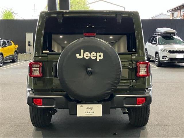 ジープ・ラングラーアンリミテッド サハラ・サージグリーン 特別仕様車 全国限定200台 ユーザー様下取車 V6エンジン レザーシート シートヒーター バックカメラ アップルカープレイ DSRC ACC BSM(8枚目)