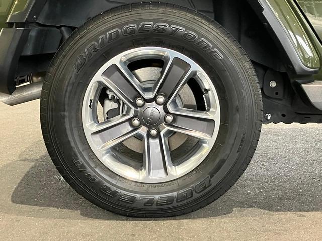 ジープ・ラングラーアンリミテッド サハラ・サージグリーン 特別仕様車 全国限定200台 ユーザー様下取車 V6エンジン レザーシート シートヒーター バックカメラ アップルカープレイ DSRC ACC BSM(10枚目)