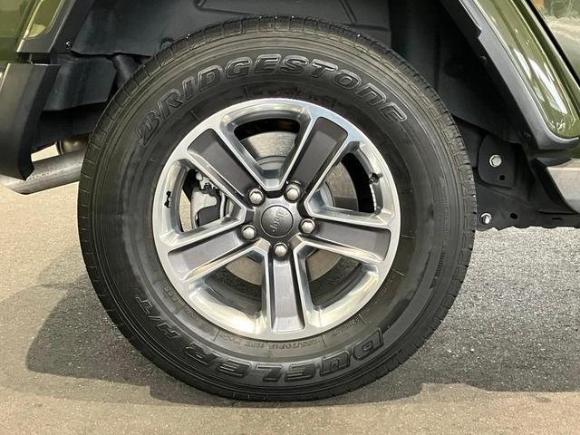 ジープ・ラングラーアンリミテッド サハラ・サージグリーン 特別仕様車 全国限定200台 ユーザー様下取車 V6エンジン レザーシート シートヒーター バックカメラ アップルカープレイ DSRC ACC BSM(11枚目)