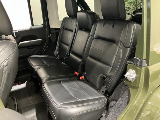 ジープ・ラングラーアンリミテッド サハラ・サージグリーン 特別仕様車 全国限定200台 ユーザー様下取車 V6エンジン レザーシート シートヒーター バックカメラ アップルカープレイ DSRC ACC BSM(25枚目)