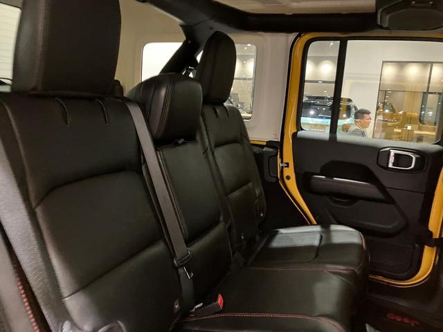 ジープ・ラングラーアンリミテッド ルビコン 弊社オーナー様下取り 認定中古車保証一年付き 4WD LEDヘッドライト LEDテールランプ 純正ナビ ETC バックカメラ アップルカープレイ アンドロイドオート アダプティブクルーズコントロール(19枚目)