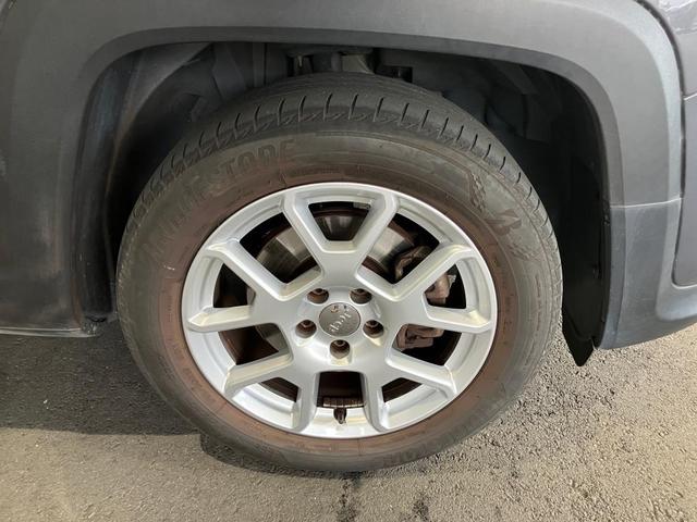 ジープ・レネゲード リミテッド　認定中古車保証　整備付　ＡＣＣ　ＢＳＭ　レザーシート　シートヒーター　バックカメラ　アップルカープレイ　パワーシート　ＥＴＣ２．０　レーンキープ　パークセンサー　純正アルミホイール（6枚目）