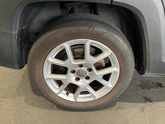 ジープ・レネゲード リミテッド　認定中古車保証　整備付　ＡＣＣ　ＢＳＭ　レザーシート　シートヒーター　バックカメラ　アップルカープレイ　パワーシート　ＥＴＣ２．０　レーンキープ　パークセンサー　純正アルミホイール（7枚目）