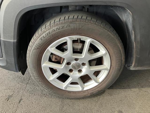 ジープ・レネゲード リミテッド　認定中古車保証　整備付　ＡＣＣ　ＢＳＭ　レザーシート　シートヒーター　バックカメラ　アップルカープレイ　パワーシート　ＥＴＣ２．０　レーンキープ　パークセンサー　純正アルミホイール（9枚目）