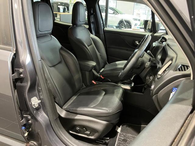 ジープ・レネゲード リミテッド　認定中古車保証　整備付　ＡＣＣ　ＢＳＭ　レザーシート　シートヒーター　バックカメラ　アップルカープレイ　パワーシート　ＥＴＣ２．０　レーンキープ　パークセンサー　純正アルミホイール（11枚目）