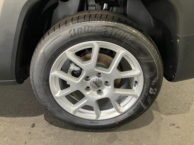 ジープ・レネゲード アルティテュード　ｅ－ハイブリッド　当社デモカー　新車保証継承　最終モデル　マイルドハイブリッド　アイシンナビ　カープレイ　ＡＣＣ　ＢＳＭ　ＬＥＤヘッドライト　シートヒーター　パワーシート（12枚目）