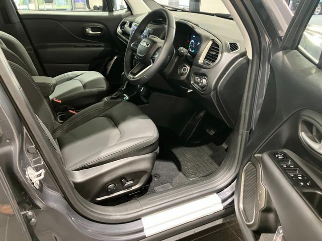 ジープ・レネゲード アルティテュード　ｅ－ハイブリッド　当社デモカー　新車保証継承　最終モデル　マイルドハイブリッド　アイシンナビ　カープレイ　ＡＣＣ　ＢＳＭ　ＬＥＤヘッドライト　シートヒーター　パワーシート（14枚目）