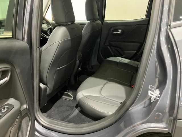 ジープ・レネゲード アルティテュード　ｅ－ハイブリッド　当社デモカー　新車保証継承　最終モデル　マイルドハイブリッド　アイシンナビ　カープレイ　ＡＣＣ　ＢＳＭ　ＬＥＤヘッドライト　シートヒーター　パワーシート（23枚目）