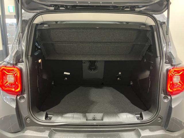 ジープ・レネゲード アルティテュード　ｅ－ハイブリッド　当社デモカー　新車保証継承　最終モデル　マイルドハイブリッド　アイシンナビ　カープレイ　ＡＣＣ　ＢＳＭ　ＬＥＤヘッドライト　シートヒーター　パワーシート（27枚目）