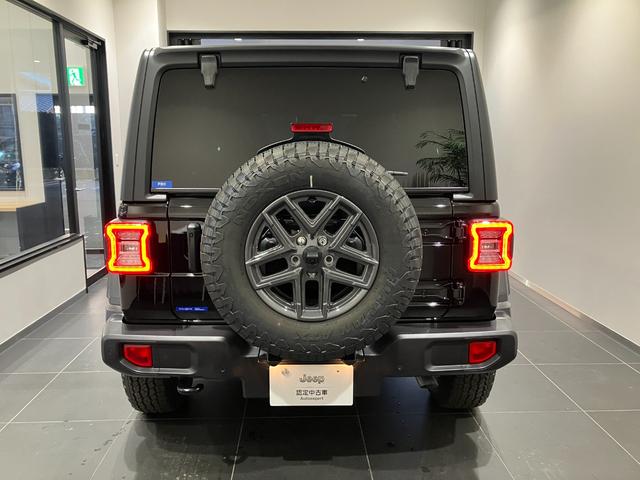 �Q�O�Q�T�N���f���ƂȂ�܂��B