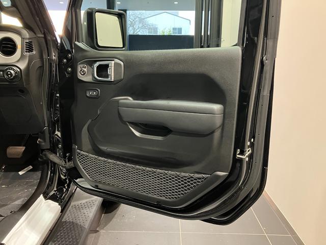 �^�]�ȃh�A����