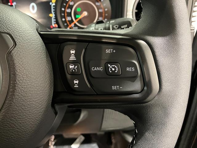 �A�_�v�e�B�u�N���[�Y�R���g���[��