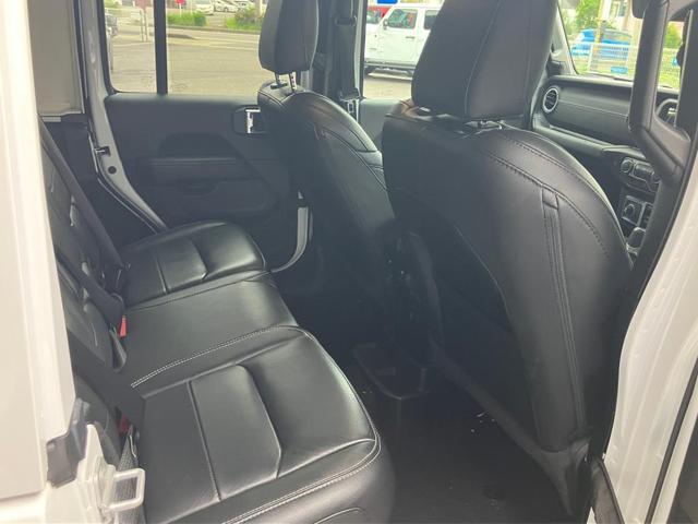 ジープ・ラングラーアンリミテッド サハラ　認定中古車保証　整備付　衝突軽減ブレーキ　アダプティブクルーズコントロール　バックモニター　Ａｐｐｌｅｃａｒｐｌａｙ／ａｎｄｒｏｉｄａｕｔｏ　シートヒーター　ハンドルヒーター（18枚目）
